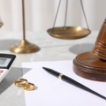 離婚を考えたとき気になる「弁護士費用」。30分相談するだけでいくら⁉…依頼したほうが「お得」な3つのケースとは