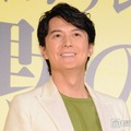 福山雅治、うつ伏せでの肉体美披露「刺激が強い」「惚れてしまう背中」の声 画像