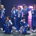 なにわ男子「初心LOVE」を披露したAmBitious（左下から時計回りに）井上一太、岡佑吏、真弓孟之、浦陸斗、永岡蓮王、大内リオン、山中一輝（C）モデルプレス