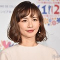 マレーシア移住の優木まおみ、広々自宅プール公開「ゴージャスな生活」「市民プールより広そう」と反響 画像