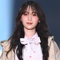 櫻坂46守屋麗奈、ミニ丈コートで美脚スラリ フード被りキュートに魅せる【TGC2026A/W】 画像