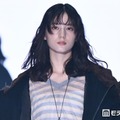 日向坂46小坂菜緒、モードコーデで存在感放つ アンニュイな表情で観客魅了【TGC2026A/W】 画像