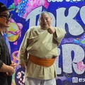 ポーズを決めてくれる富栄ドラム（C）モデルプレス