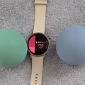 「みんなApple Watch？ 私、シャープなんだけど」付けっぱなしでカロリーを自動記録する“近未来スマートウォッチ”でズボラ体重管理 画像