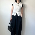 話題の【GU】バルーンパンツは履くだけで今っぽい。モノトーンでまとめて落ち着いた雰囲気に【40代の毎日コーデ】 画像