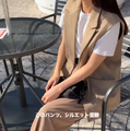 「ジレとボトムスを同系色に」。白Ｔ×タックワイドパンツを秋仕様にシフトする着こなしテク【40代の毎日コーデ】 画像