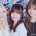 モデルプレスのインタビューに応じたME:I・SUZU、TSUZUMI、RINON（C）モデルプレス