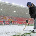 壮絶な大雪で…ホームレスのためにサッカーチームがスタジアムを開放