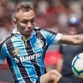 これがブラジル代表！エヴェルトン、FIFAみたいな「超股抜き」をやる