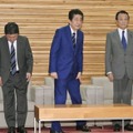 閣議に臨む（左から）茂木外相、安倍首相、麻生財務相＝10日午前、首相官邸