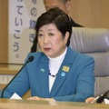 新型コロナウイルス感染症の対策本部会議に出席する東京都の小池百合子知事＝27日午前、東京都庁