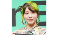 仲里依紗、おへそがチラリ！遊び心あるカジュアルコーデに絶賛の声「めっちゃ可愛い」「何でも似合う」 画像