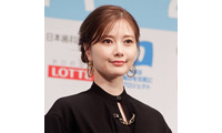 白石麻衣、美うなじ披露の爽やかワンピSHOTにファンうっとり「綺麗すぎる！」「美しい」 画像