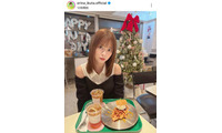 生田衣梨奈、ほっそり美肩チラ見せのカフェSHOTに反響「可愛すぎる」「髪の毛サラサラでキレイ」 画像