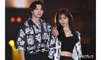 おさき＆今井暖大、シミラールックで姉弟ランウェイ 仲良くオソロポーズも【超十代2026】 画像