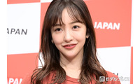 板野友美、ミニスカコーデで美脚スラリ「身体の半分が脚」「ずっと可愛い」と反響 画像