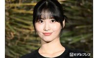TWICEモモ、日本の人気歌手との密着プリクラ披露「2人とも目ぱっちりで可愛い」「貴重」と話題 画像