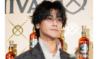赤西仁、若かりし頃の父を初顔出し「鼻と輪郭がそっくり」「めちゃくちゃモテそう」と反響続々 画像