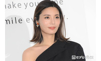 「テラハ」島袋聖南「ママになって4年」息子との2ショット＆家族3ショット公開「美形ファミリーすぎる」「ファッションもおしゃれ」と反響【母の日】 画像