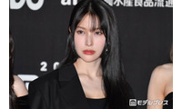 KARAギュリ、胸元ざっくり白ミニドレスで美脚全開「女神」「レベチスタイル」の声 画像