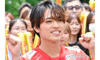 timelesz原嘉孝、石川祐希選手の強烈スパイク直撃で吹っ飛ぶ「思い出として墓場まで持っていきます」 画像
