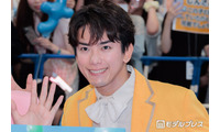 純烈弟分「モナキ」じん、幼少期ショット公開「目元の面影がすごい」「ポーズと表情がめっちゃ可愛い」と話題 画像