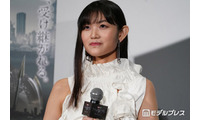 早見沙織、美肌際立つ胸元開きブラックドレス姿公開「美しすぎる」「ドキッとした」の声 画像