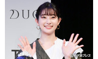 足立梨花、ミニスカから美脚際立つディズニーショット「スタイル良すぎ」「無邪気で可愛い」と反響 画像