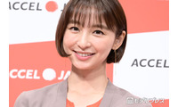篠田麻里子、家族9人との“お揃いコーデ”ハワイ旅行ショット公開「賑やかで楽しそう」「お父様ダンディで素敵」 画像