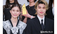 芳根京子＆本田響矢「めおと日和」秘蔵ショットに反響続々「瀧昌さまの視線の先が愛おしい」「手のサイズ感メロい」 画像