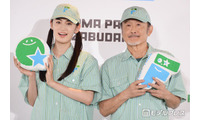 八木莉可子＆吉田鋼太郎、この夏行きたい場所は？爽やかなユニフォーム姿も披露 画像