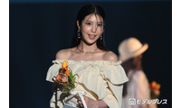 “令和の峰不二子”阿部なつき、タンクトップ姿で美ボディ披露「ウエストのラインが綺麗すぎる」「スタイル抜群！」 画像