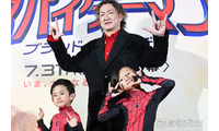 中村獅童＆陽喜・夏幹親子「スパイダーマン」イベント登場で糸放つパフォーマンス披露 息子2人と初登場に「非常に感慨深いです」 画像
