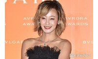 西山茉希、幼少期の写真公開「すでにポーズがモデルみたい」「面影ある」と反響 画像