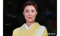 寺島しのぶ、海パン姿の息子・尾上眞秀の姿公開「夏らしさ全開」「海が似合いすぎる」と反響 画像