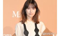 恒松祐里、美脚際立つドレスショット公開「クールで素敵」「シルエットが美しい」と話題 画像
