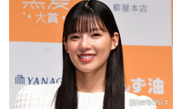 石井杏奈、美背中輝くウエディングドレス姿披露「美しさに目を奪われた」「透明感すごい」と絶賛の声 画像