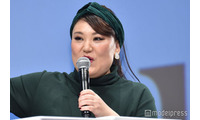 フォーリンラブ・バービー「娘が2歳になったので」夫・娘・飼い犬との仲良しショット公開 埼玉家族旅行へ「旦那さんが支えてて愛」「娘さん大きくなってますね」の声 画像
