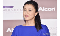 藤原紀香、大胆スリット入りドレスから美脚チラリ「大人の色気がすごい」「綺麗な立ち姿に目が釘付け」と反響 画像