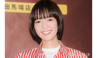 佐藤栞里、フライドチキン調理体験に歓喜 実食中は「指までおいしい」 画像