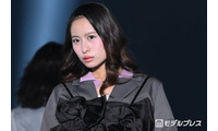 Juice＝Juice石山咲良、前髪なしで雰囲気一変 洗練された大人の魅力放つ【IDOL RUNWAY COLLECTION 2026A/W】 画像