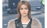 “LDH所属”f5ve・KAEDE、ミニ丈トップスで美ウエスト全開「くびれが綺麗すぎる」「スタイルが異次元」と反響 画像