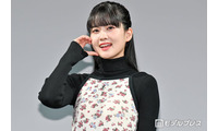 「ラブライブ！」AiScReam声優・大西亜玖璃、美脚際立つミニスカ制服風衣装ショットに絶賛の声「頭身バランスが神」「スタイルレベチ」 画像