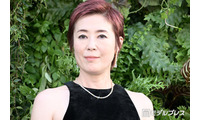 寺島しのぶ、着付け中の息子・尾上眞秀の姿公開「背筋がピンと伸びてて頼もしい」「プロの顔」の声 画像