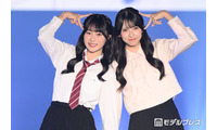 「今日好き」白石乙華＆秋元優奈、制服姿で仲良くランウェイ キュートな猫耳ポーズ披露【TGC北九州2026】 画像