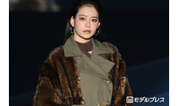 なごみ、オールバックヘアでオーラ全開 抜群スタイル際立つロングコート姿【TGC北九州2026】 画像