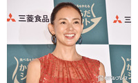 SHIHO、美背中際立つ夕日バックのヨガショット公開「スタイルが異次元」「神々しい」と絶賛の声 画像
