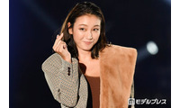2児の母・木下優樹菜、白ショーパン＆白スニーカーのホワイトコーデから美脚スラリ「完璧スタイル」「全身バランス神」 画像