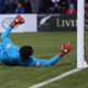 Twitterのアンケートで去就決定！？「37歳の控えGK、契約or退団。決めるのはあなた」 画像