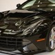 クロースとメンディ、イカツい漆黒フェラーリで乗り付ける 画像